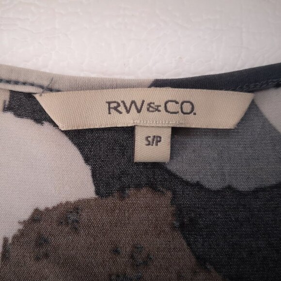 RW&CO. Ladies Empire Waist Short Sleeve Top - Picture 3 of 9